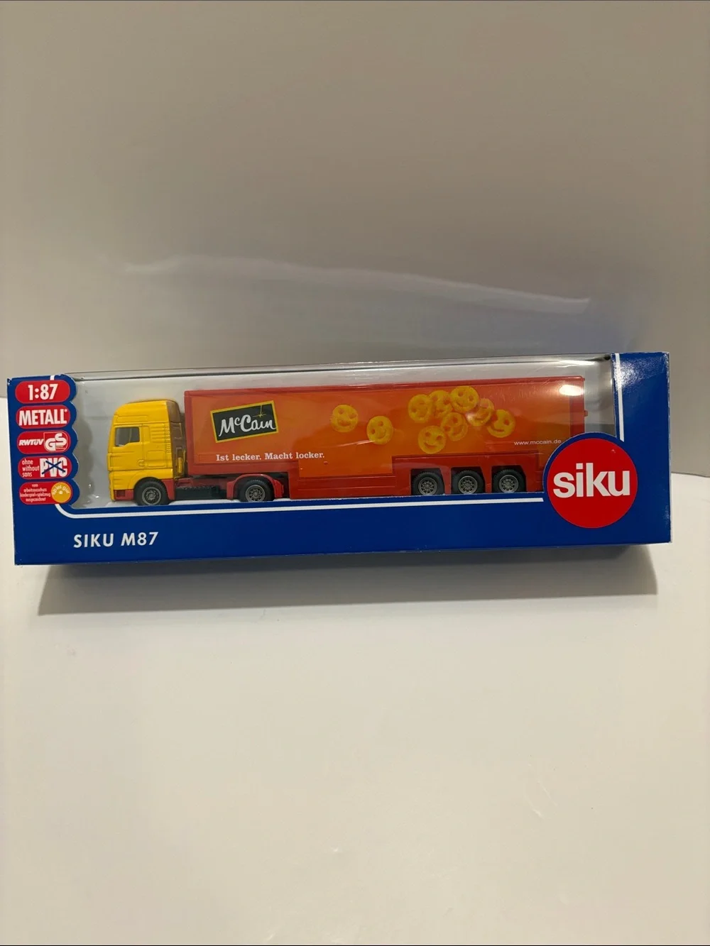 Siku M87 transport and trailer.  1:87 scale.